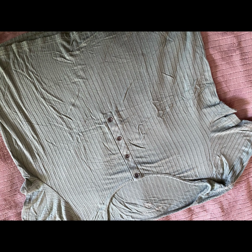American eagle t shirt
